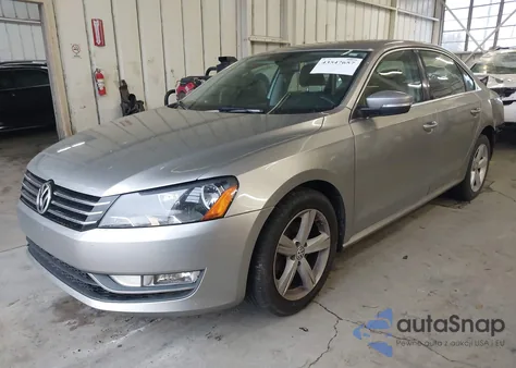 2013 Volkswagen Passat 2.5L Se из США, поврежденный, VIN 1VWBP7A39DC094256